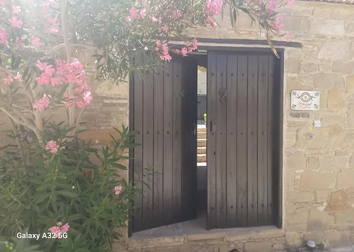 Vrakas House