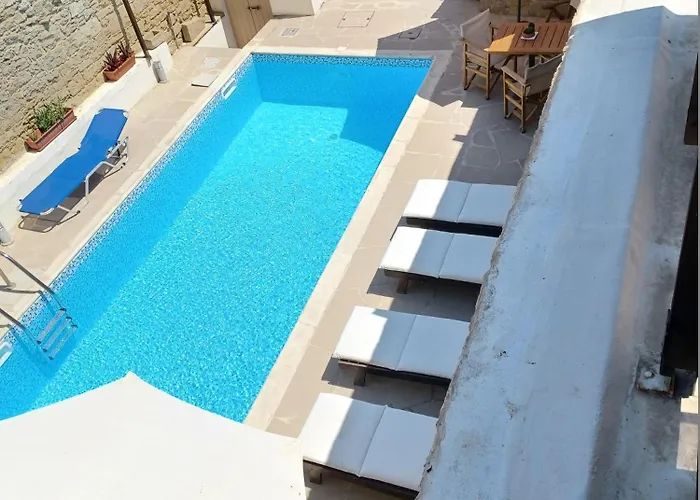 Vrakas House